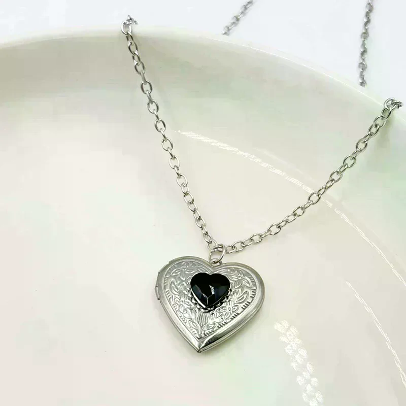 ファッションバロックヴィンテージハート型フォトボックスペンダ - Heart Locket Necklace Photo のレビューと価格
