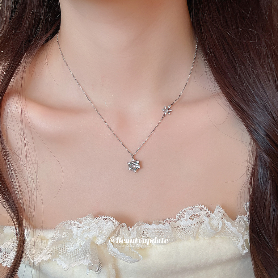 きらめく氷の結晶をモチーフにしたスノーフレークペンダントネッ - Layered Pendant Necklace Aesthetic のレビューと価格
