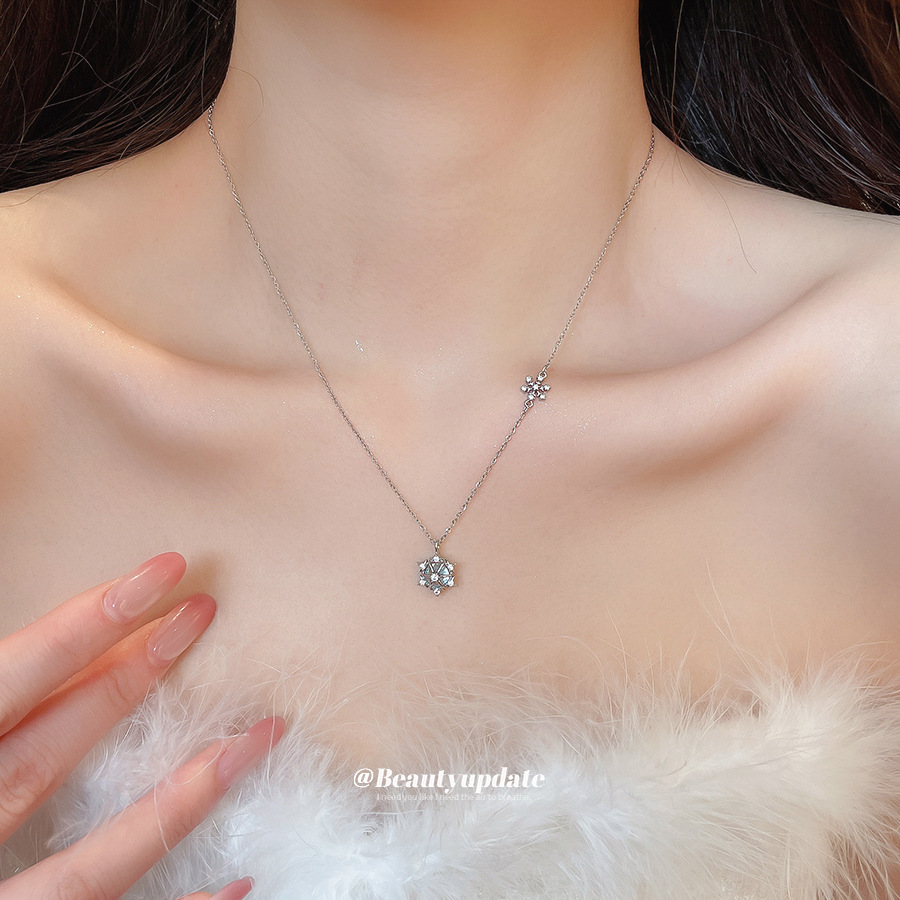 きらめく氷の結晶をモチーフにしたスノーフレークペンダントネッ - Layered Pendant Necklace Aesthetic のレビューと価格