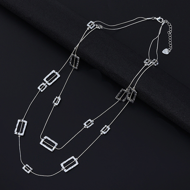 重ね付けできるロングチェーンネックレス。ハンマーで加工された - Layered Pendant Necklace Aesthetic のレビューと価格