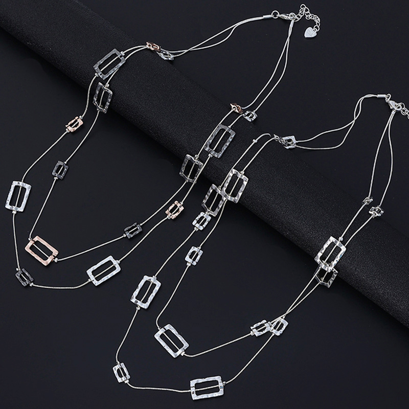 重ね付けできるロングチェーンネックレス。ハンマーで加工された - Layered Pendant Necklace Aesthetic のレビューと価格