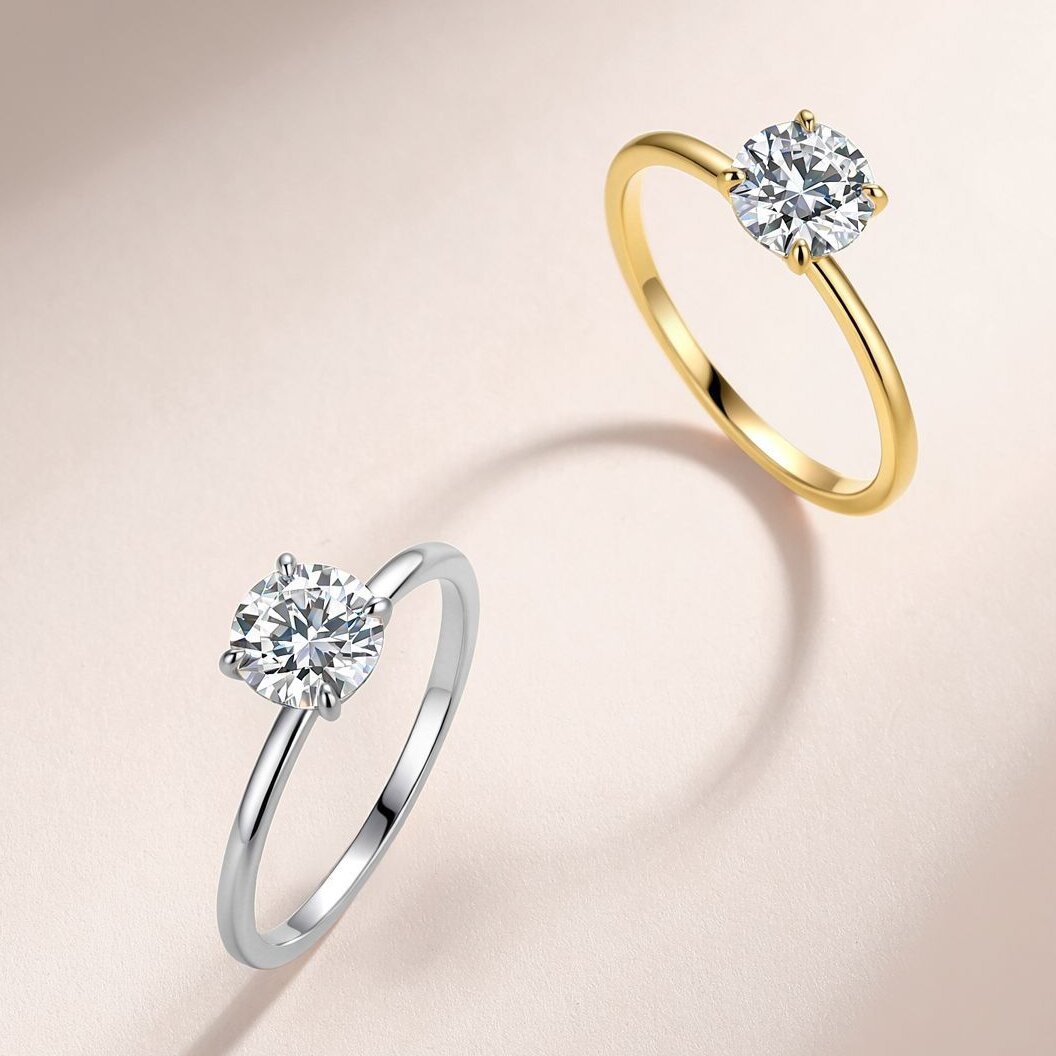 クラシックな4プロング1/2/3カラットD VVSモアッサナ - Moissanite Engagement Ring 1 Carat のレビューと価格
